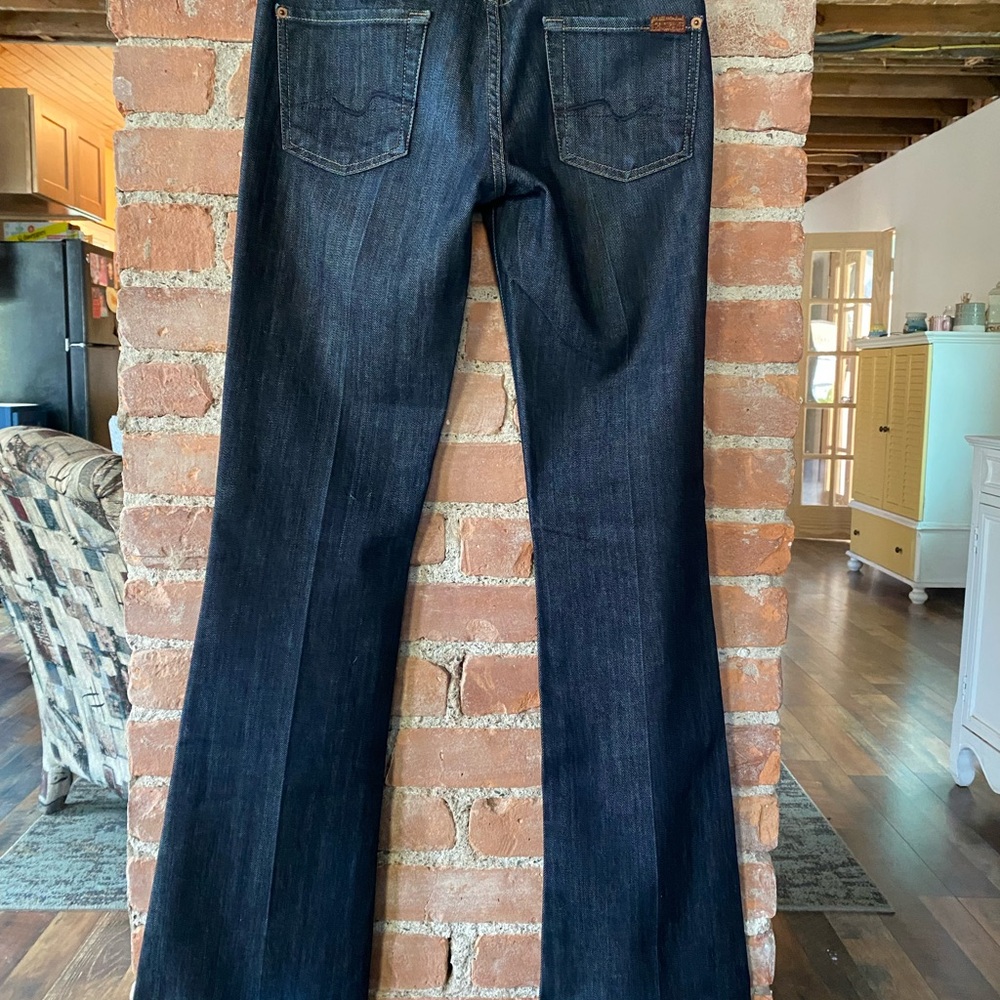 Seven for all Mankind Women's Dark Blue Jeans NWOT, EUC. Small fraying at hem - Picture 2 of 6